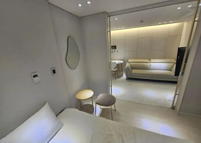 High End Luxury 2 *