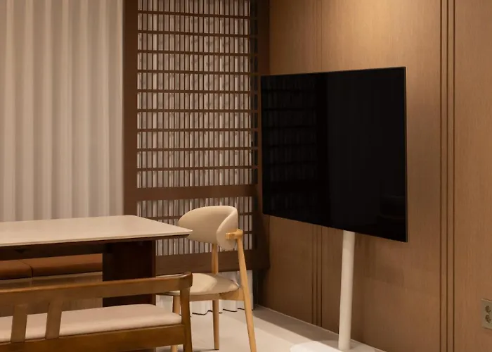 Garden Apartment *